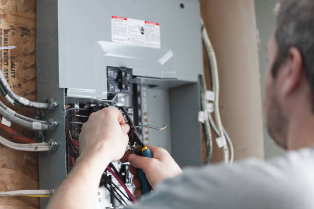 Professional Electrician in Raintree Plantation, MO